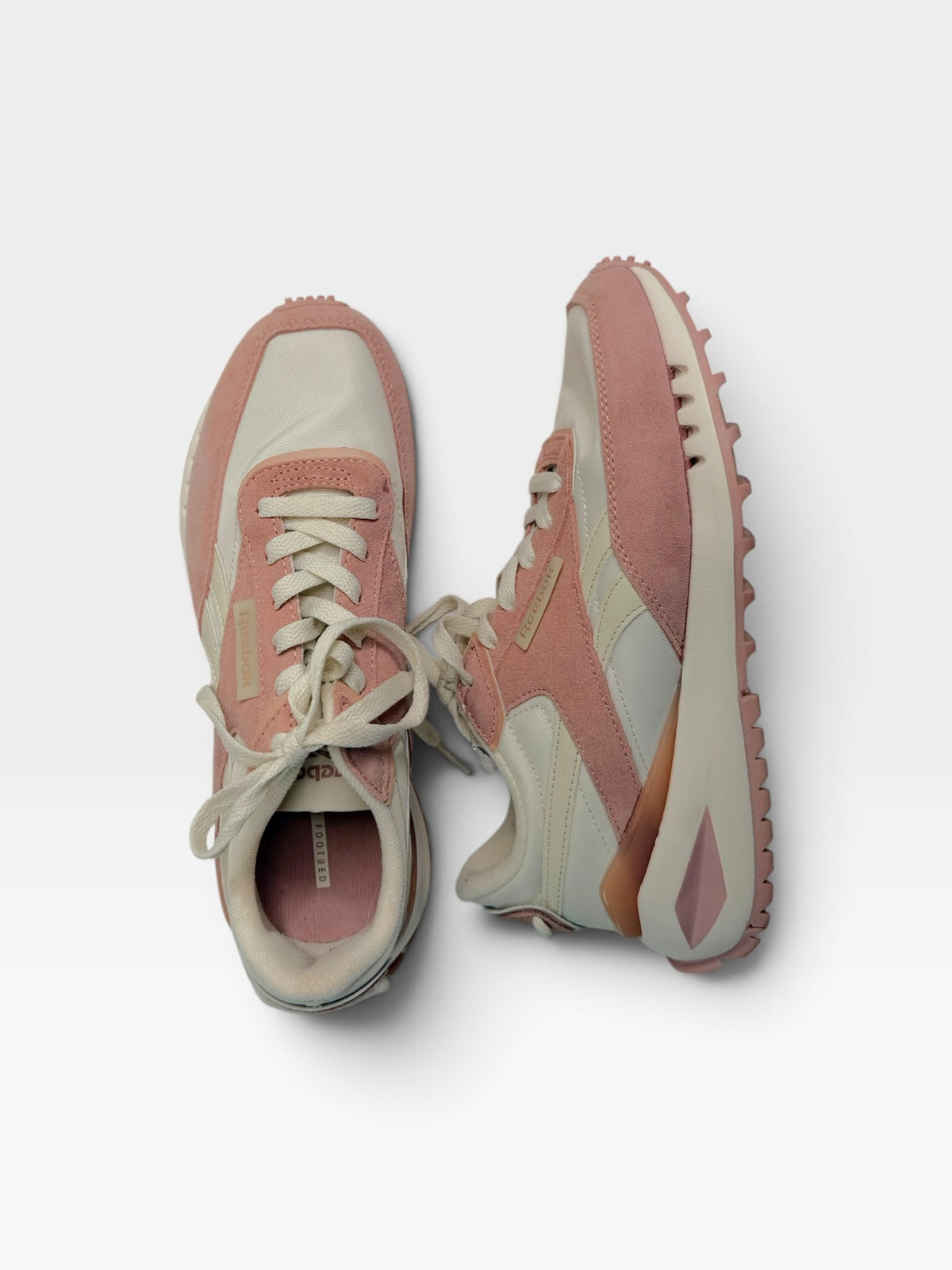 WHITE/PINK REEBOK SNEAKERS 7.5