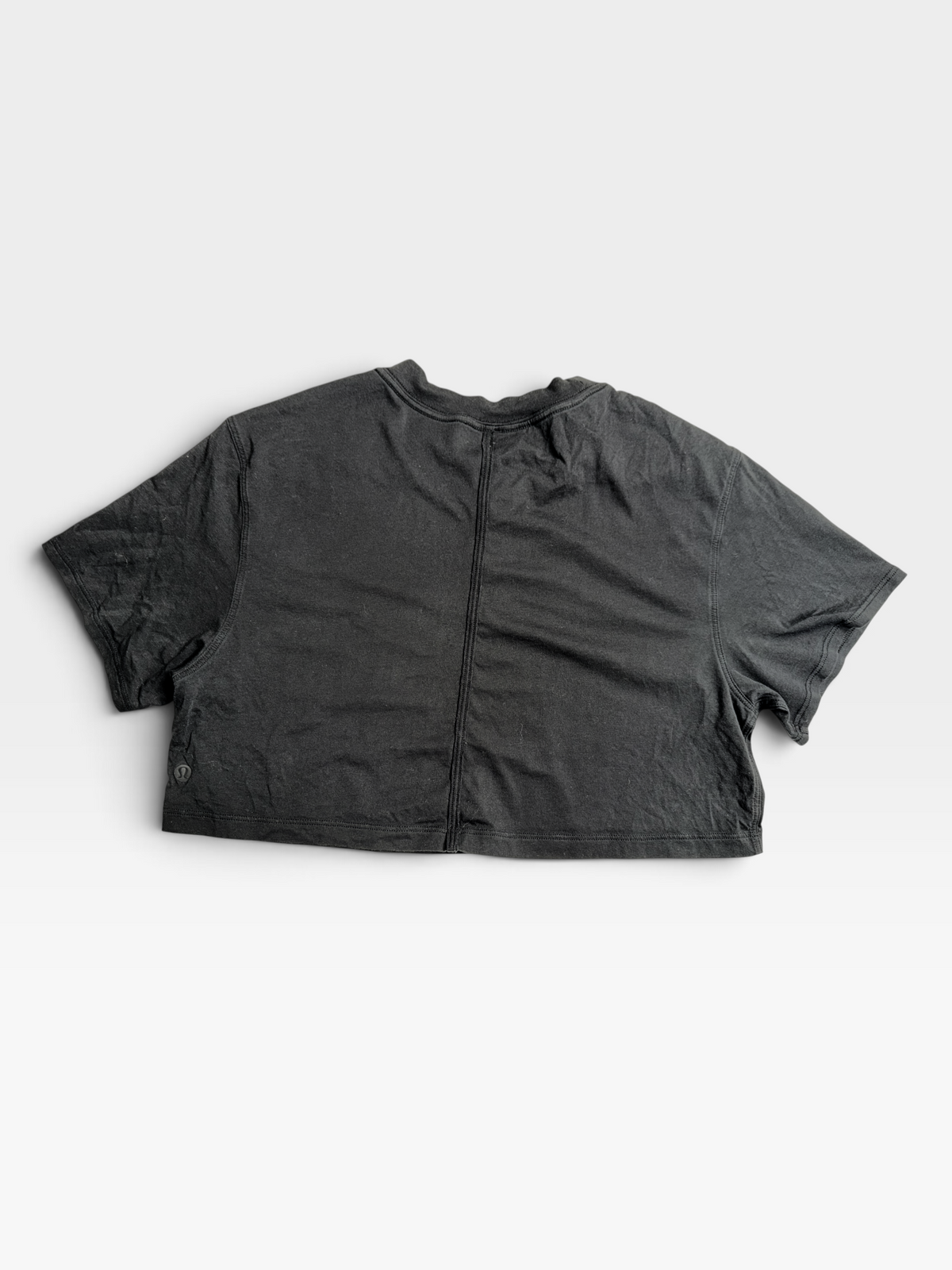 BLACK LULULEMON CROP TEE 4