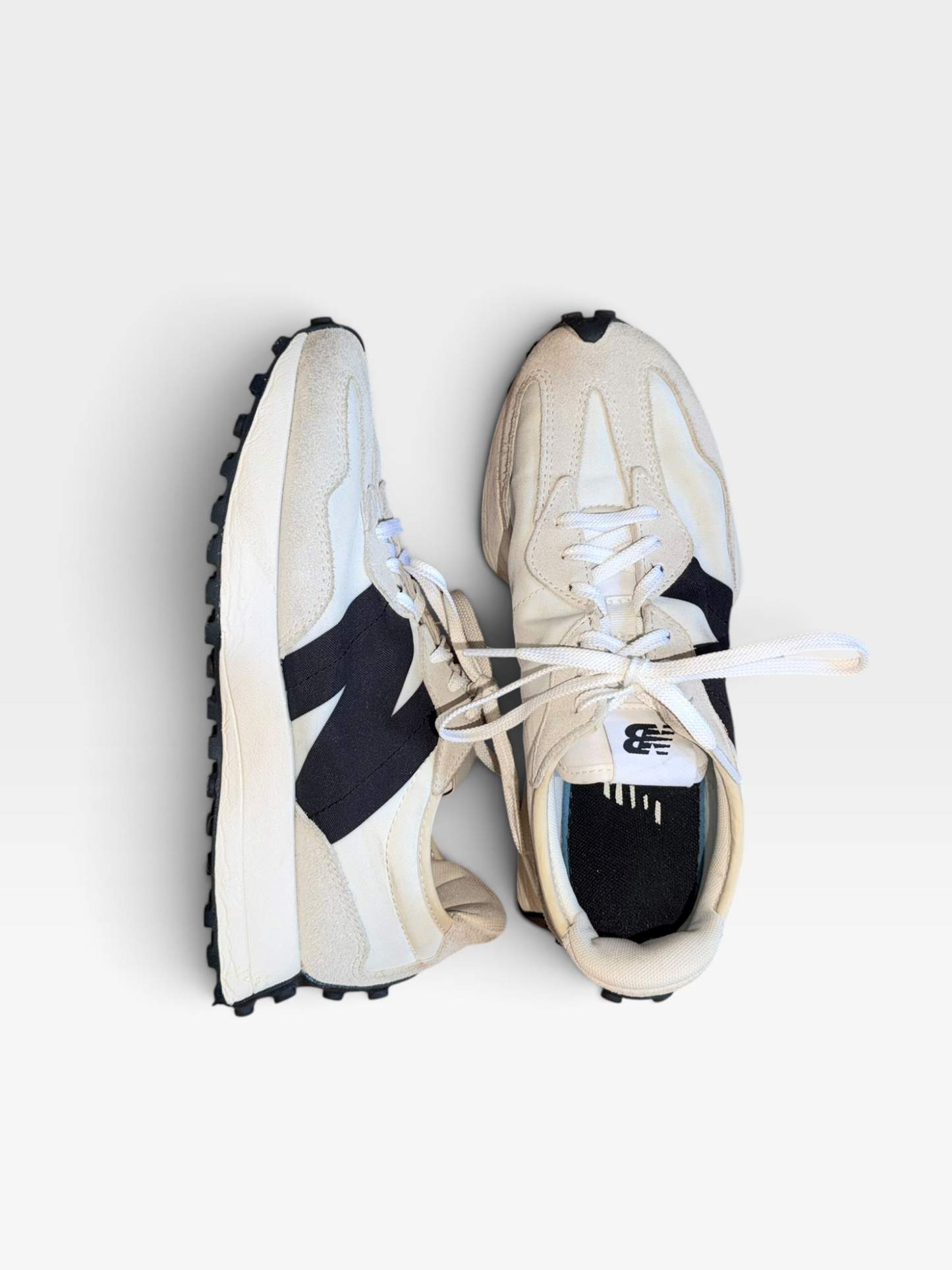CREAM/BLACK NEW BALANCE SHOES 8.5