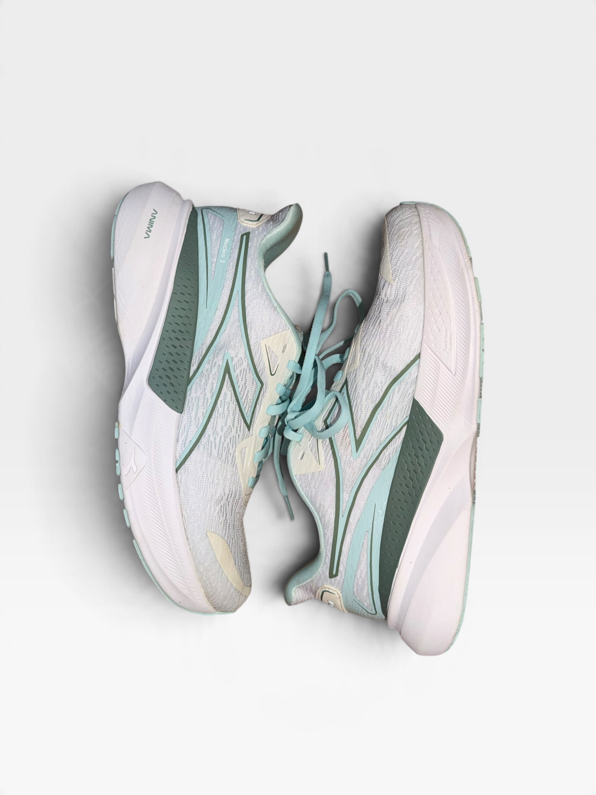 WHITE/PASTEL BLUE DIADORA NUCLEO 2 (ORG. $170) 9.5