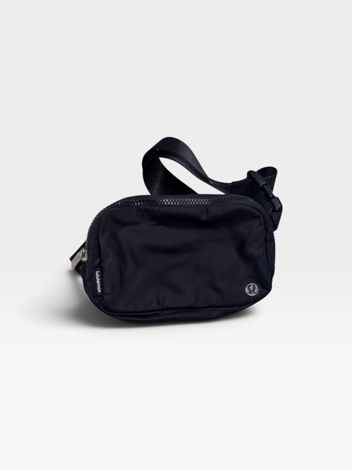 BLACK LULULEMON BELTBAG