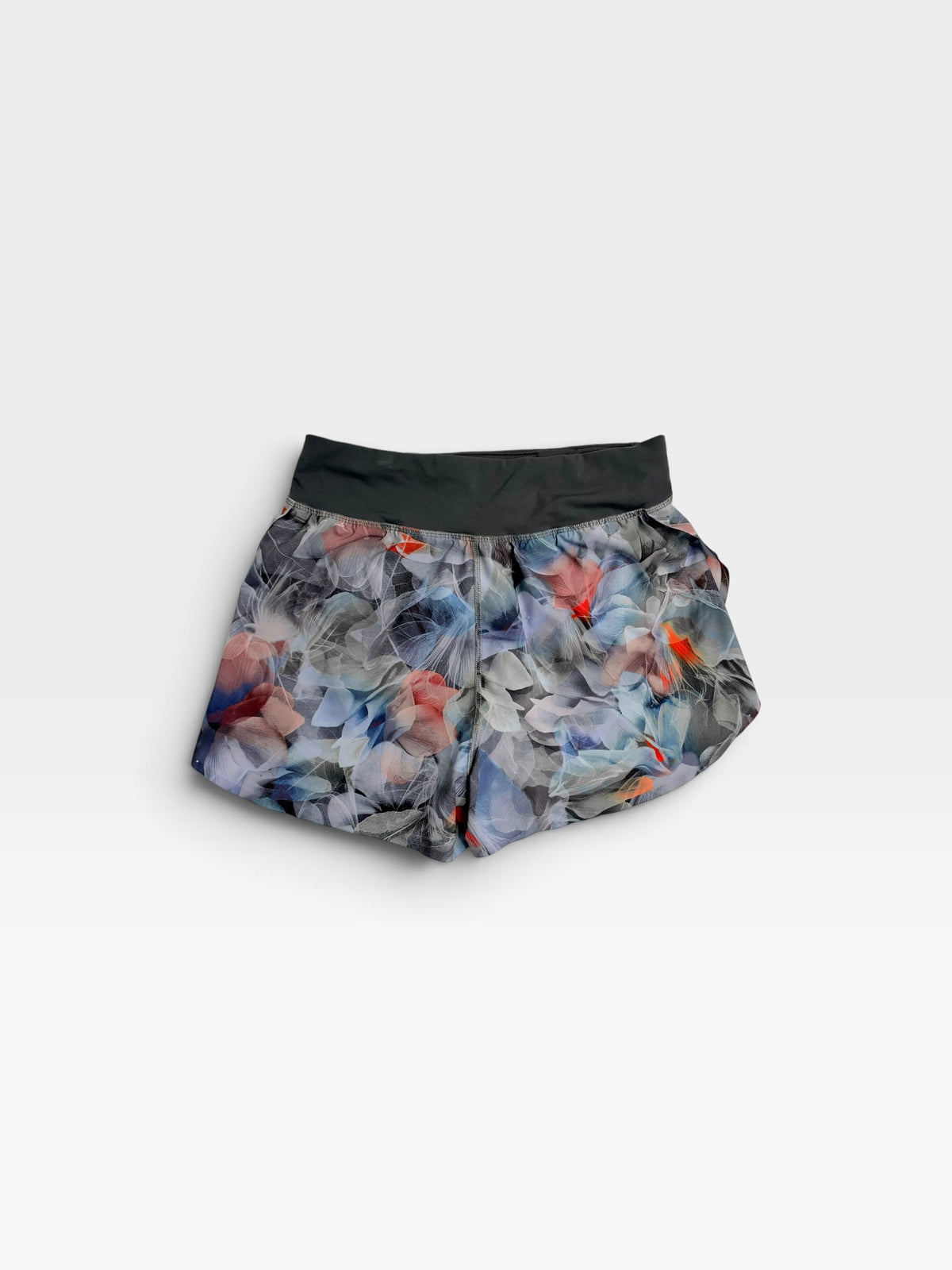 GREY/MULTI LULULEMON SHORTS 4