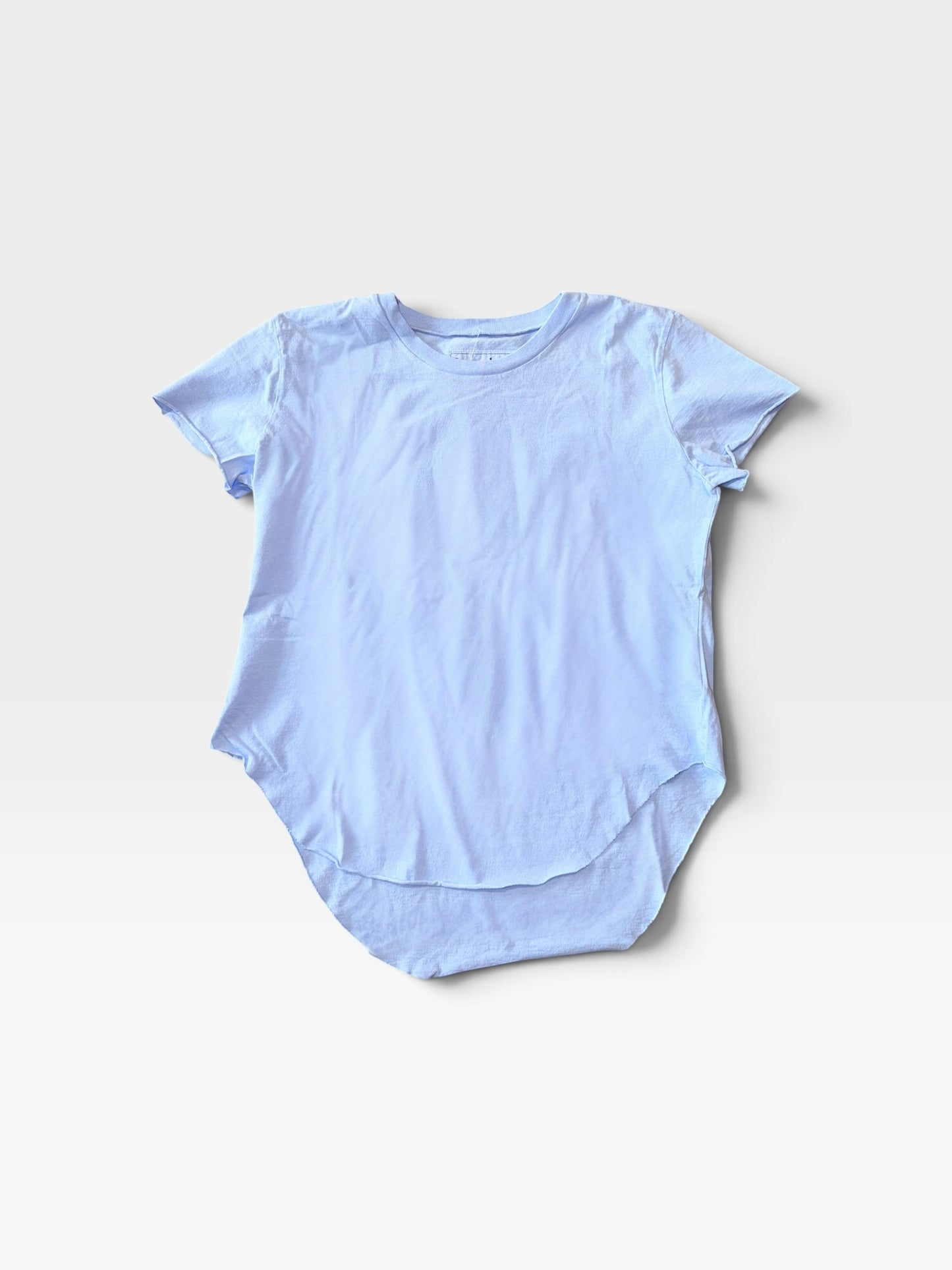 TheConsignmentBar Frank & Eileen light blue Theo tee with a curved high-low hem in a soft cotton fabric.