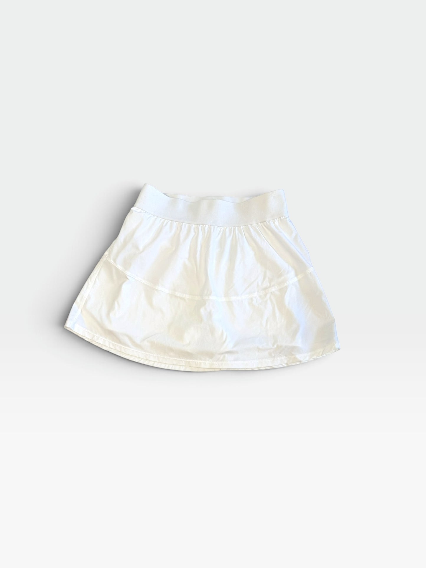 TheConsignmentBar mono b white athletic skort with a comfortable elastic waistband for active wear.