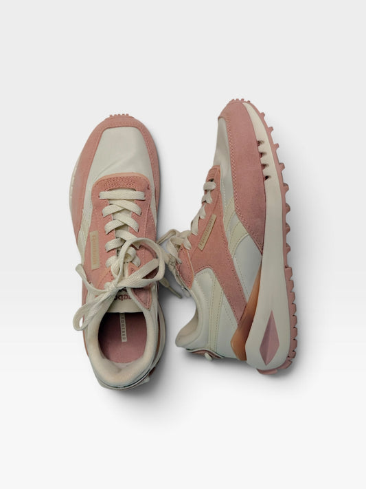 WHITE/PINK REEBOK SNEAKERS 7.5