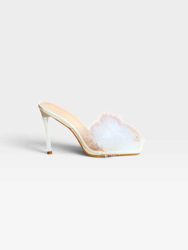 WHITE AZMODO HEELS (NWOT) 8