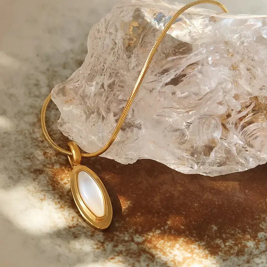 18K GOLD SHELL NECKLACE (NON-TARNISH)