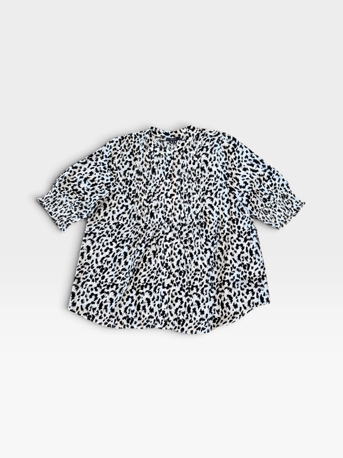 BLACK/WHITE NYDJ TOP (NWT) M