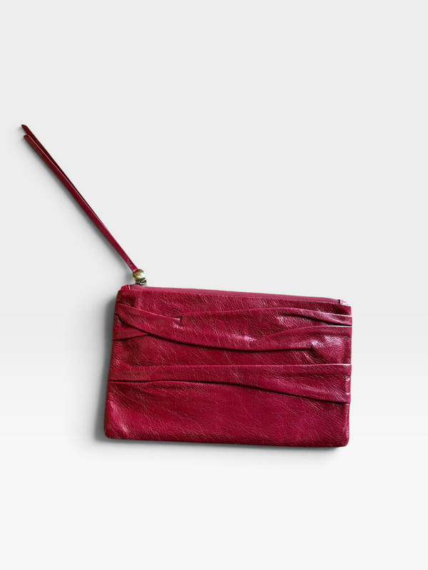 RED HOBO LEATHER PLEATED WRISTLET