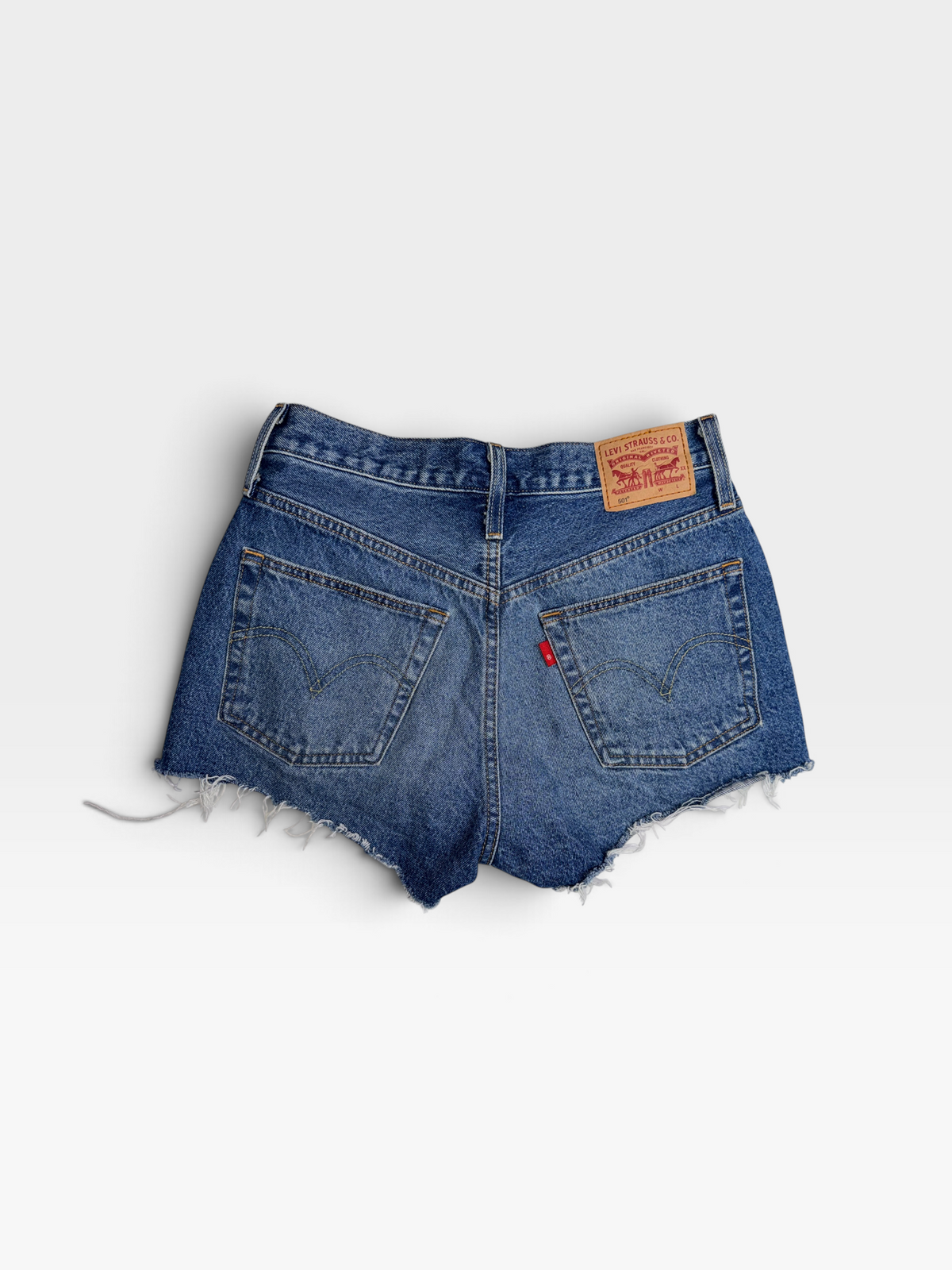 DENIM LEVIS SHORTS 26