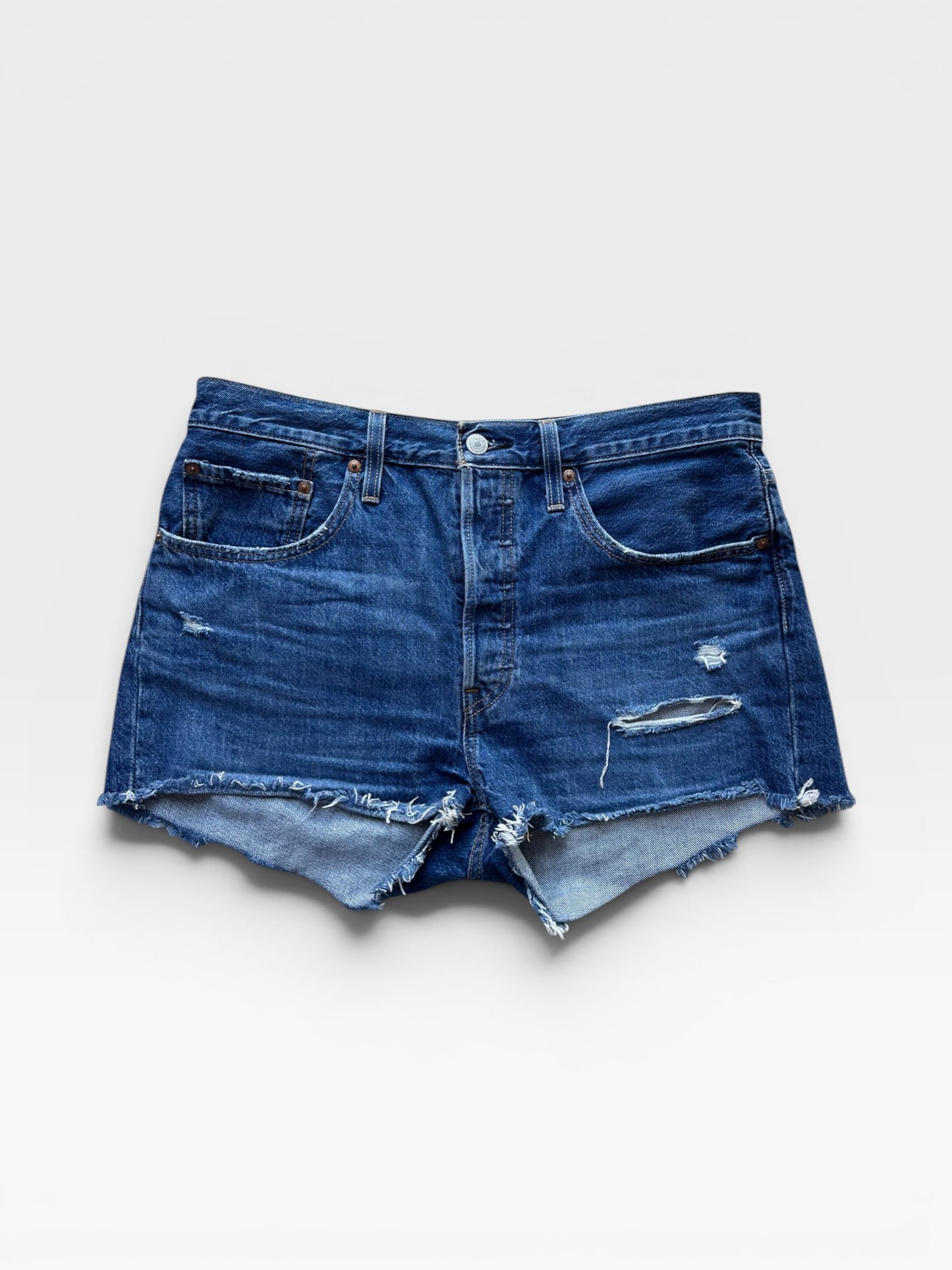 DARK WASH LEVI DENIM SHORTS 31