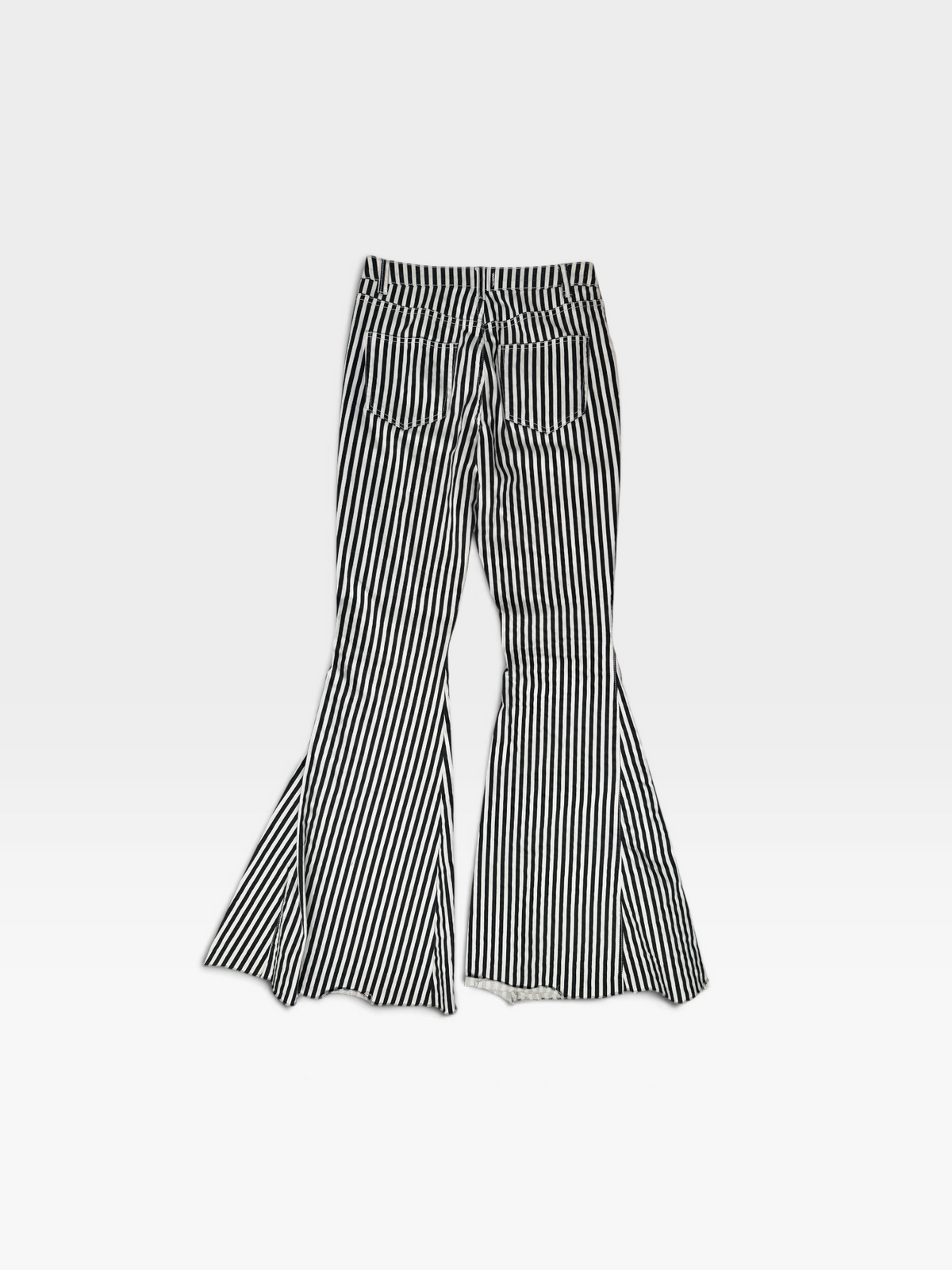 BLACK/WHITE STRIPED BLANK PAGE PANTS M