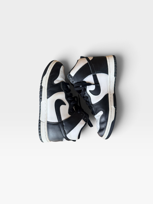 BLACK/WHITE NIKE HIGH TOPS 8