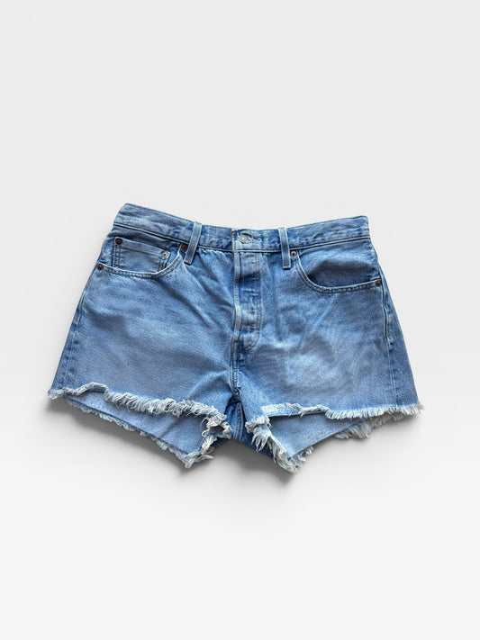 LIGHT WASH LEVI DENIM SHORTS 32