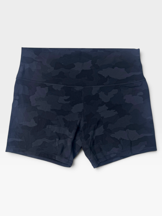 BLACK CAMO LULULEMON BIKERSHORTS 16