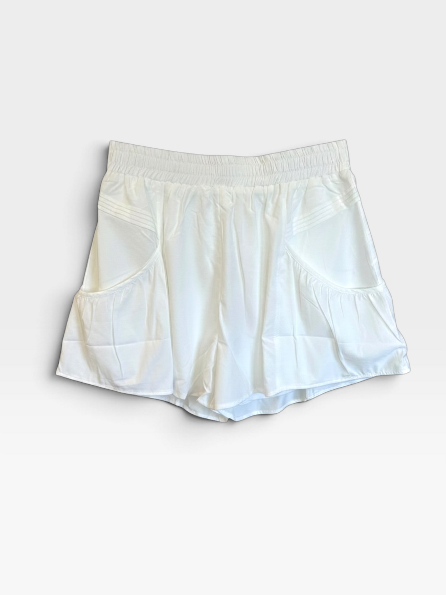WHITE ENTRO SHORTS (NWT) M