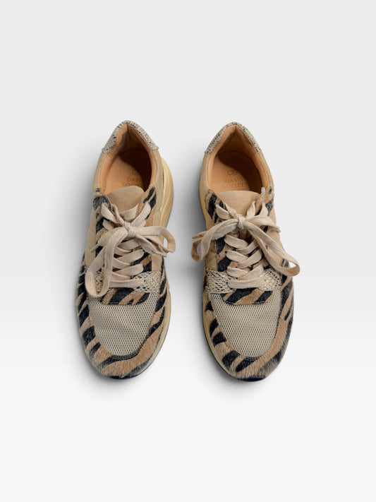 BROWN ZEBRA OASIS SHOES 7.5