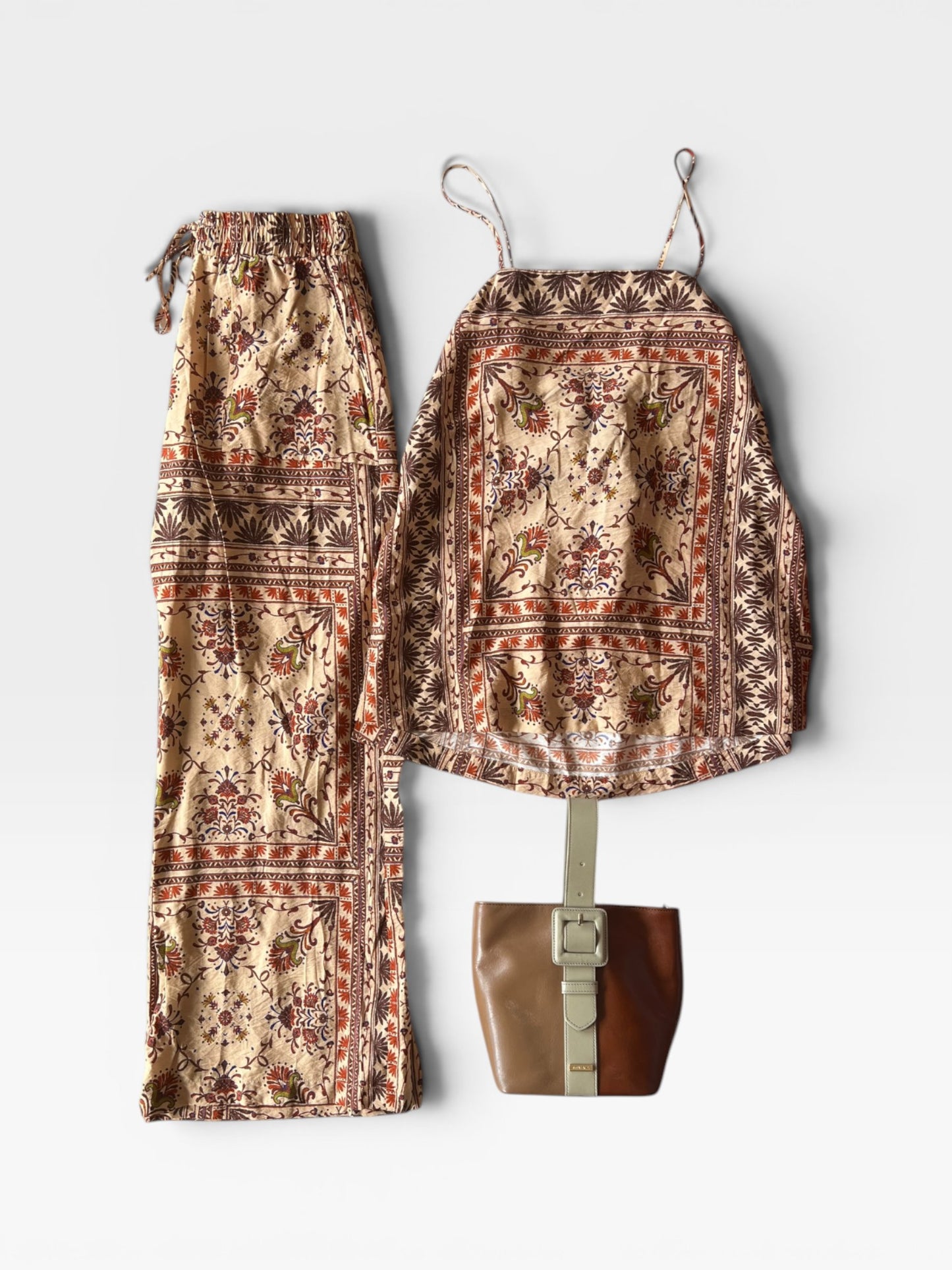 CREAM/BROWN ILLA ILLA SET (NWT $73) M