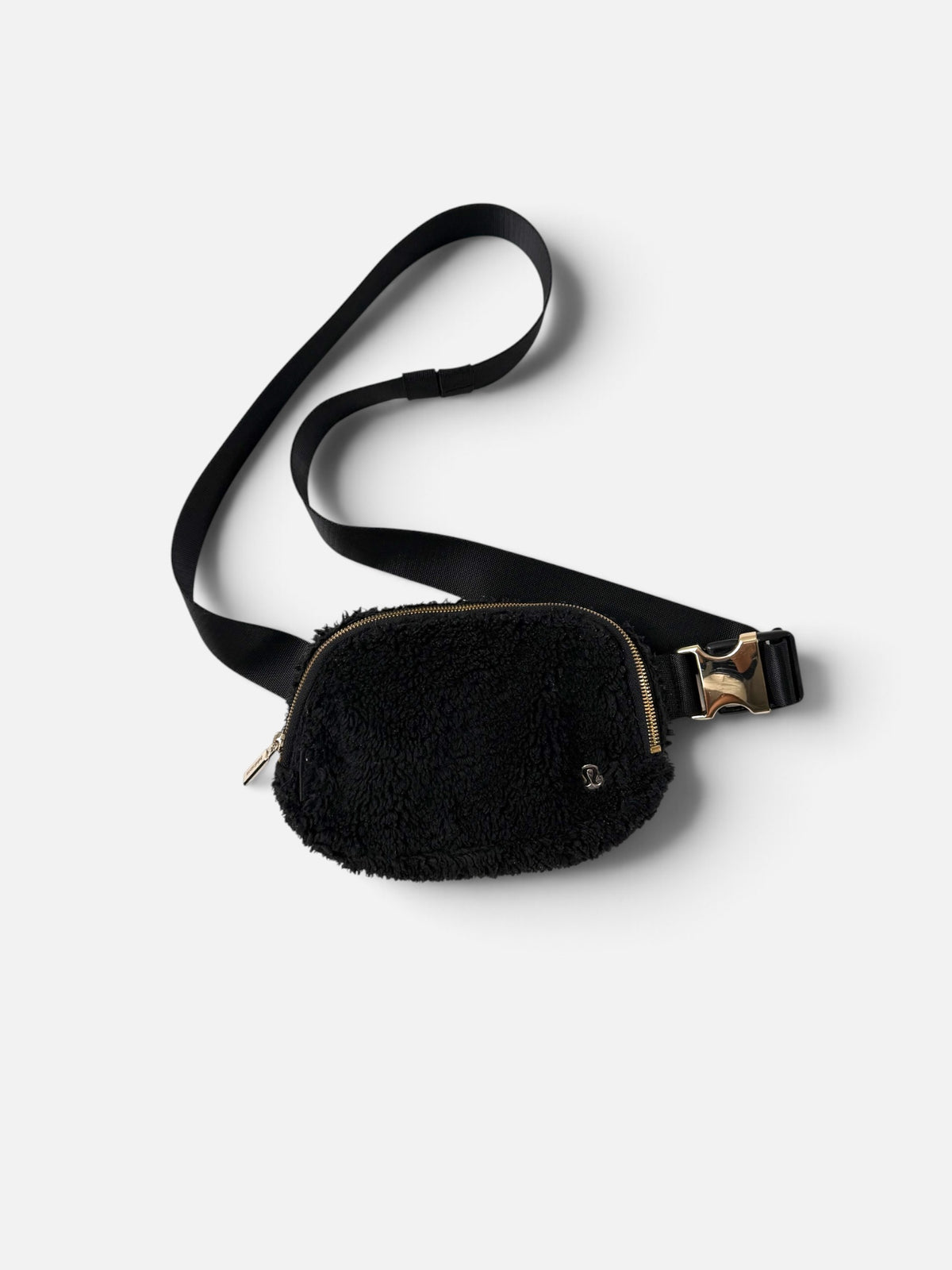 BLACK FLUFFY LULULEMON BAG