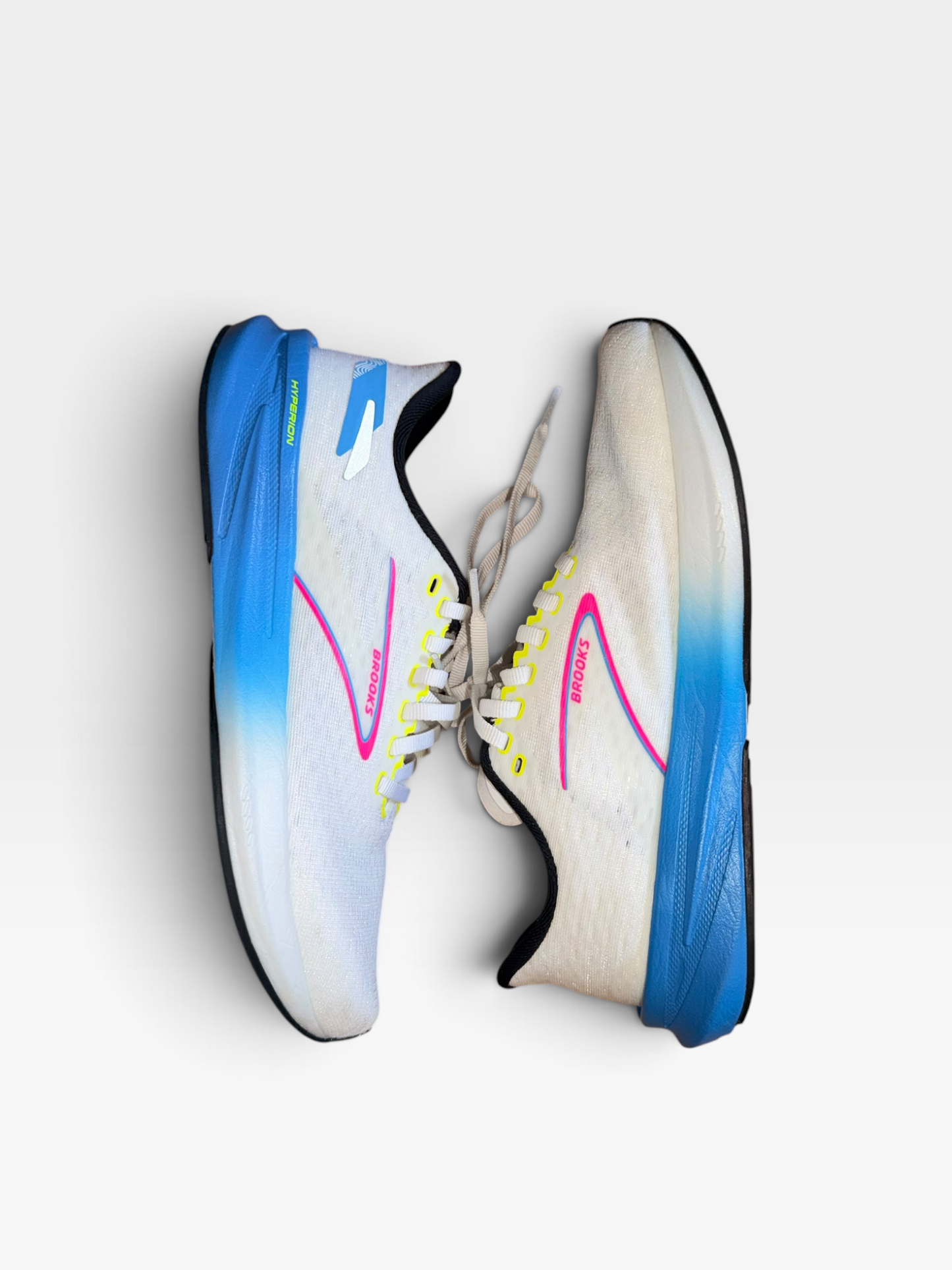 WHITE/BLUEBROOKS SHOES 8.5