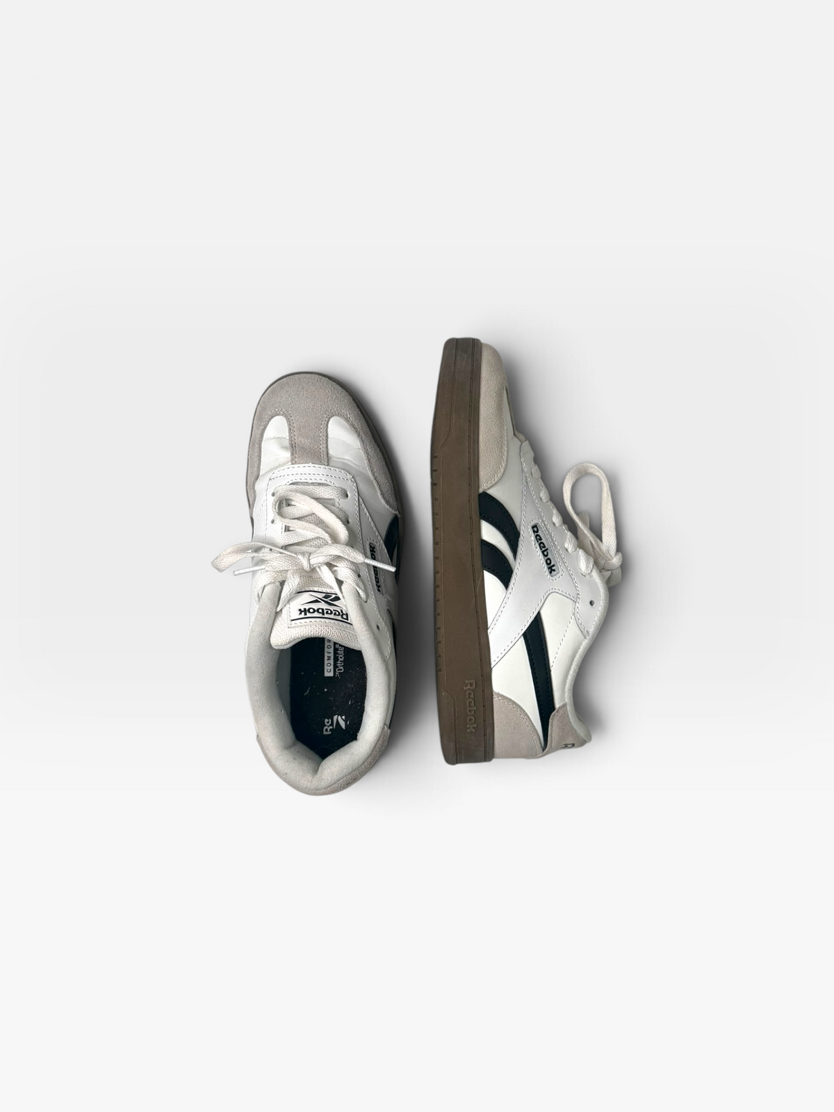 WHITE/TAN REEBOK SNEAKERS 7.5