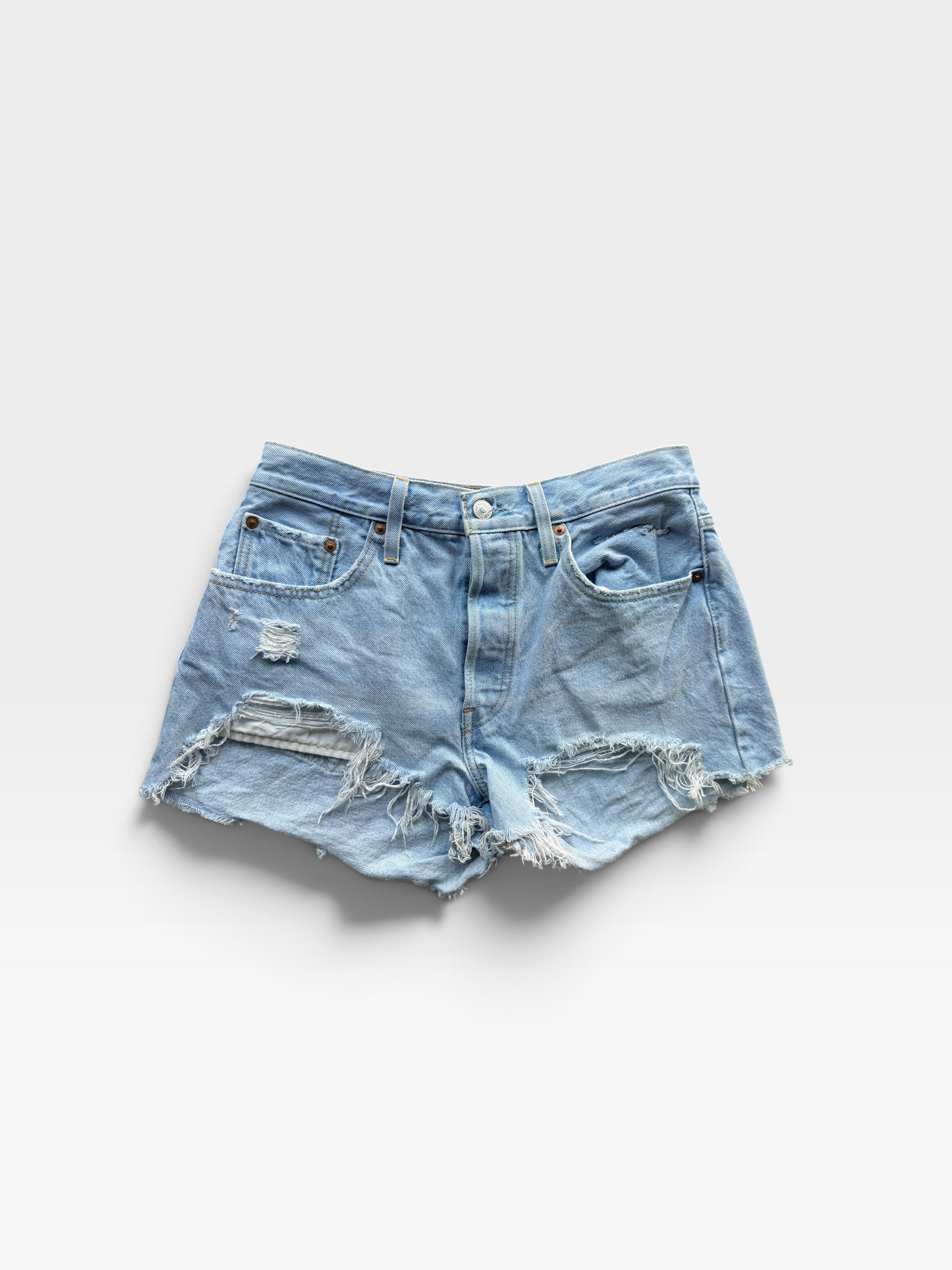 LIGHT WASH LEVI DENIM SHORTS 29