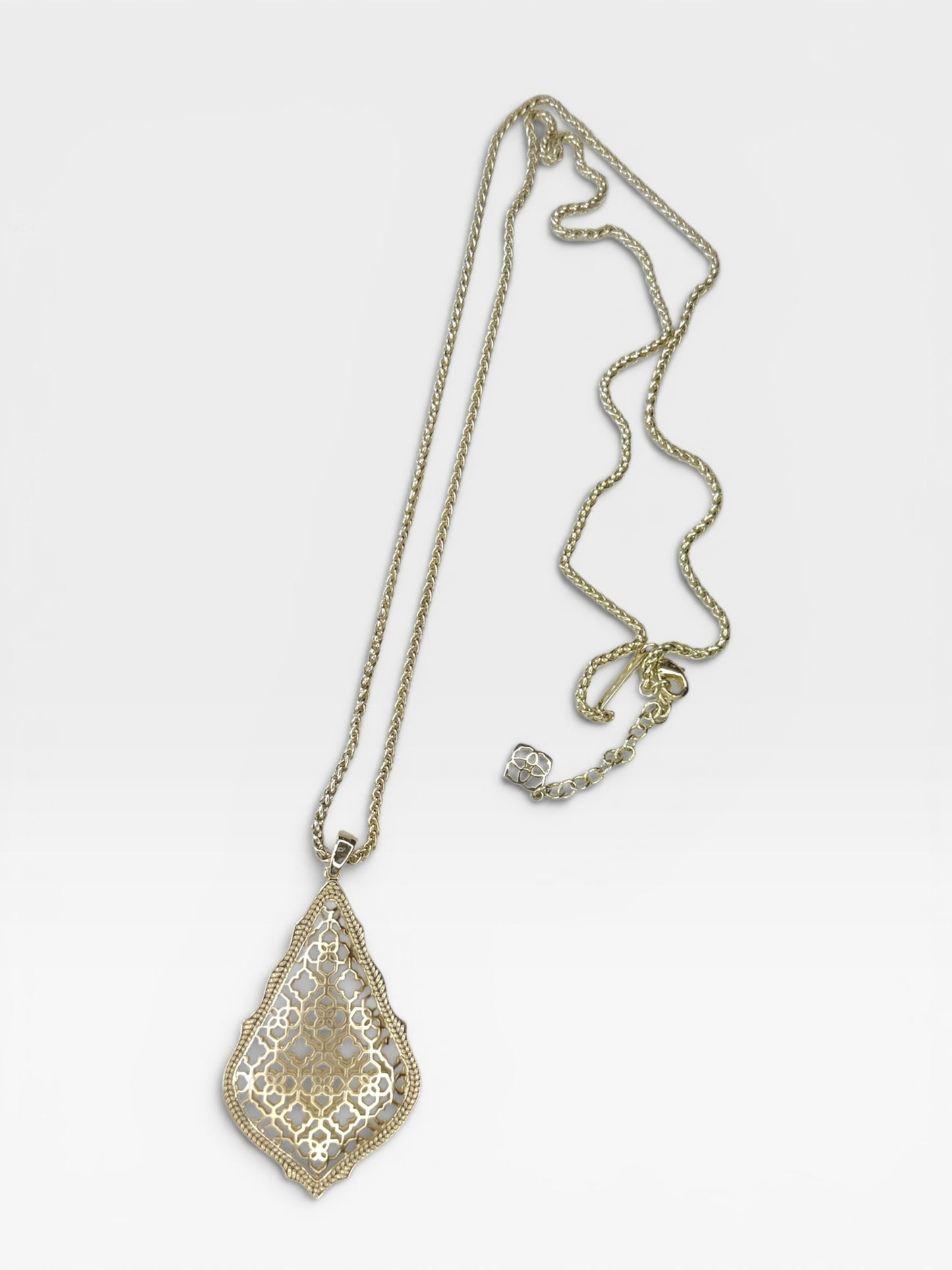 GOLD KENDRA SCOTT LOGO NECKLACE