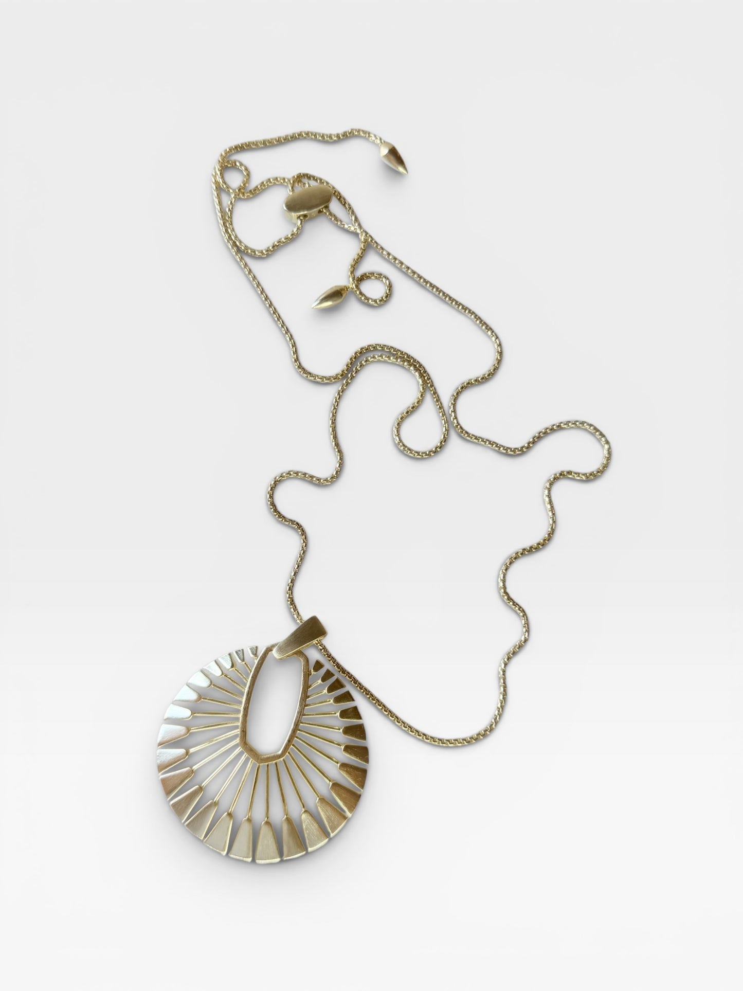 GOLD KENDRA SCOTT ROUND PENDANT NECKLACE