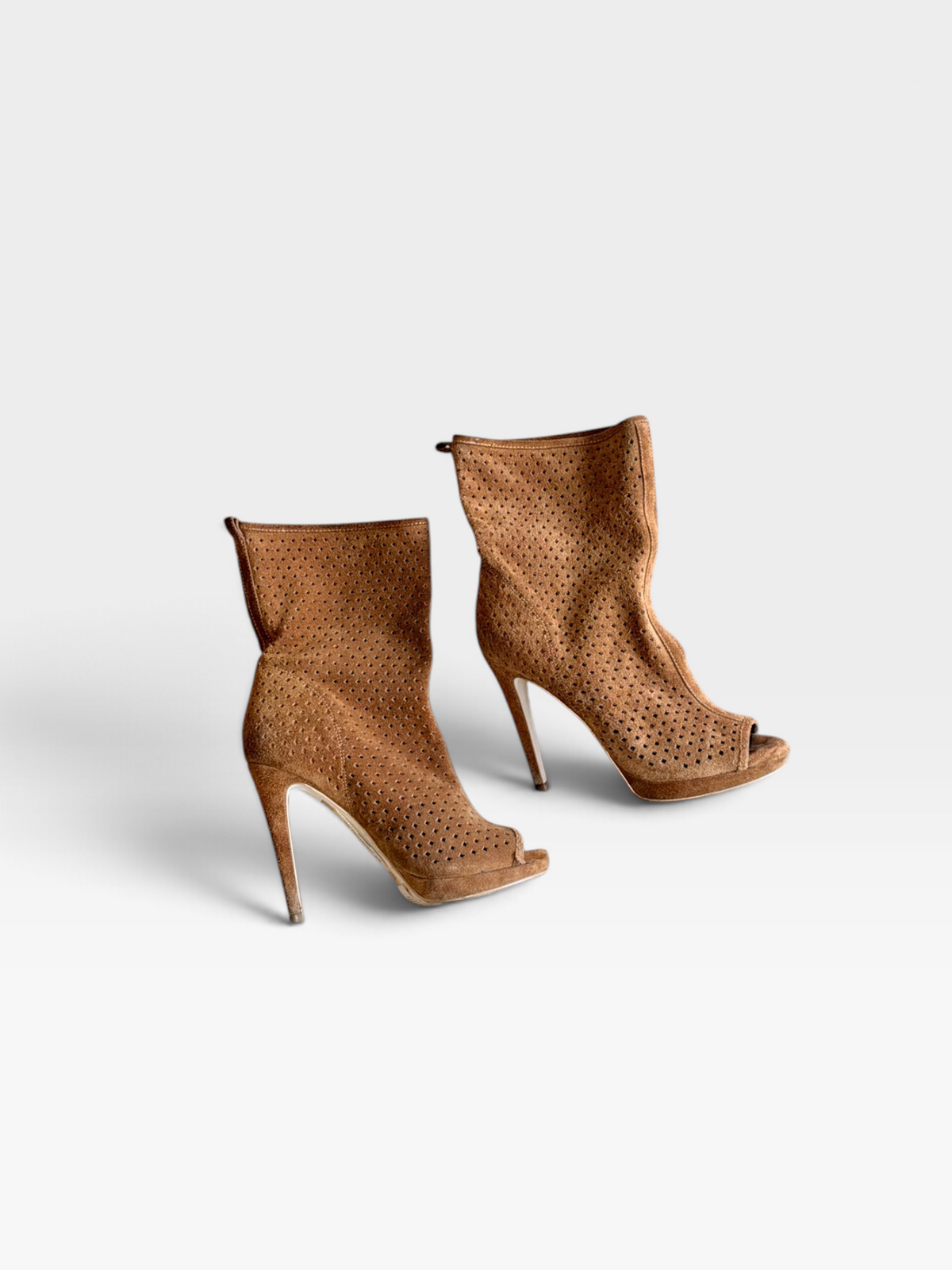 SUEDE BCBG SHOES 6