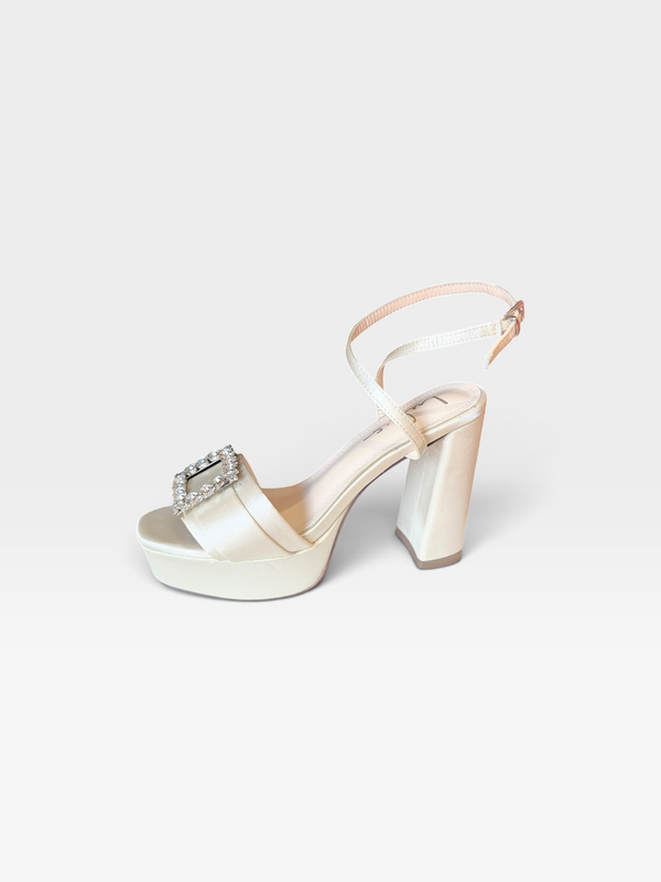 WHITE LULUS SHOES 7