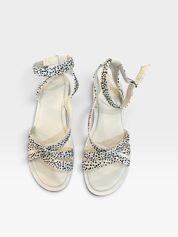 CREAM/CHEETAH TOMS SANDALS 9