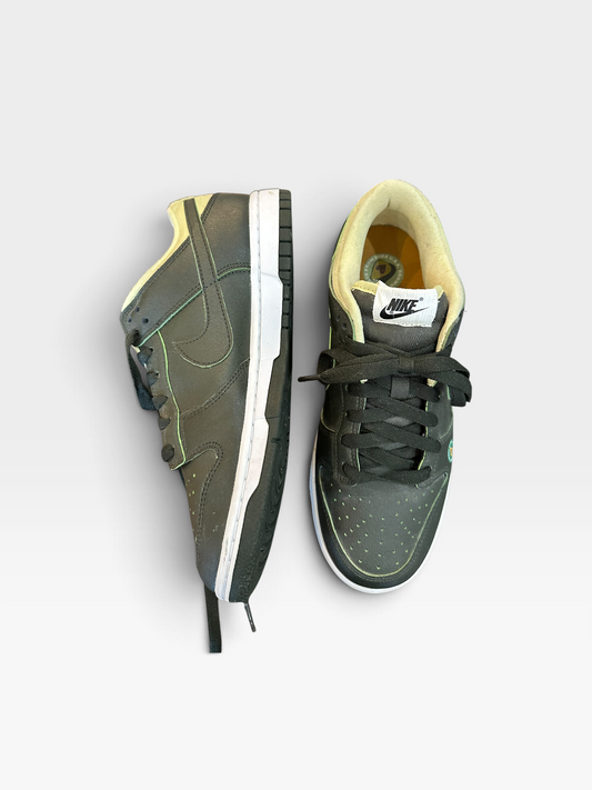 GREEN NIKE SHOES 9
