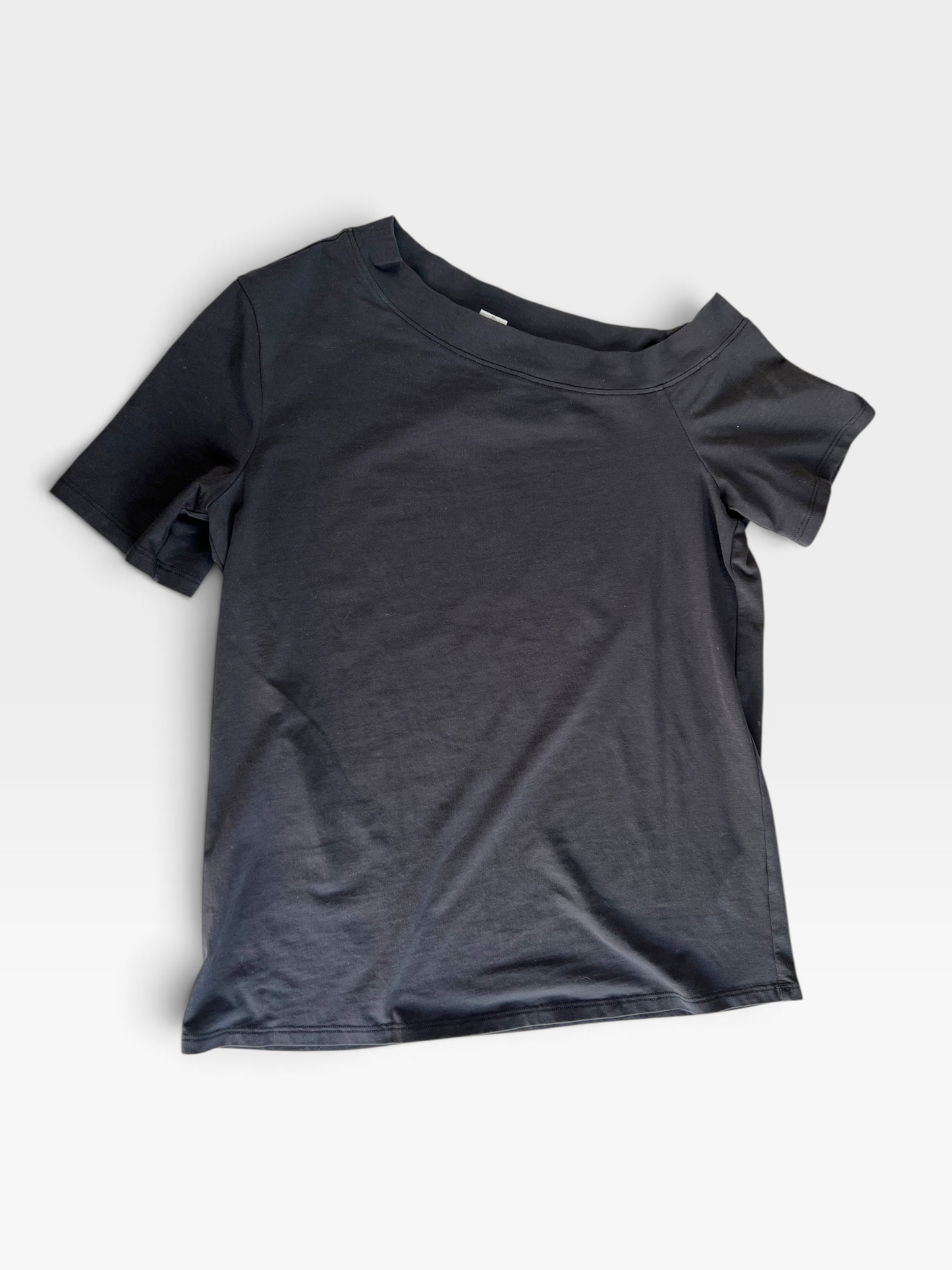 BLACK LULULEMON OFF THE SHOULDER TOP XS
