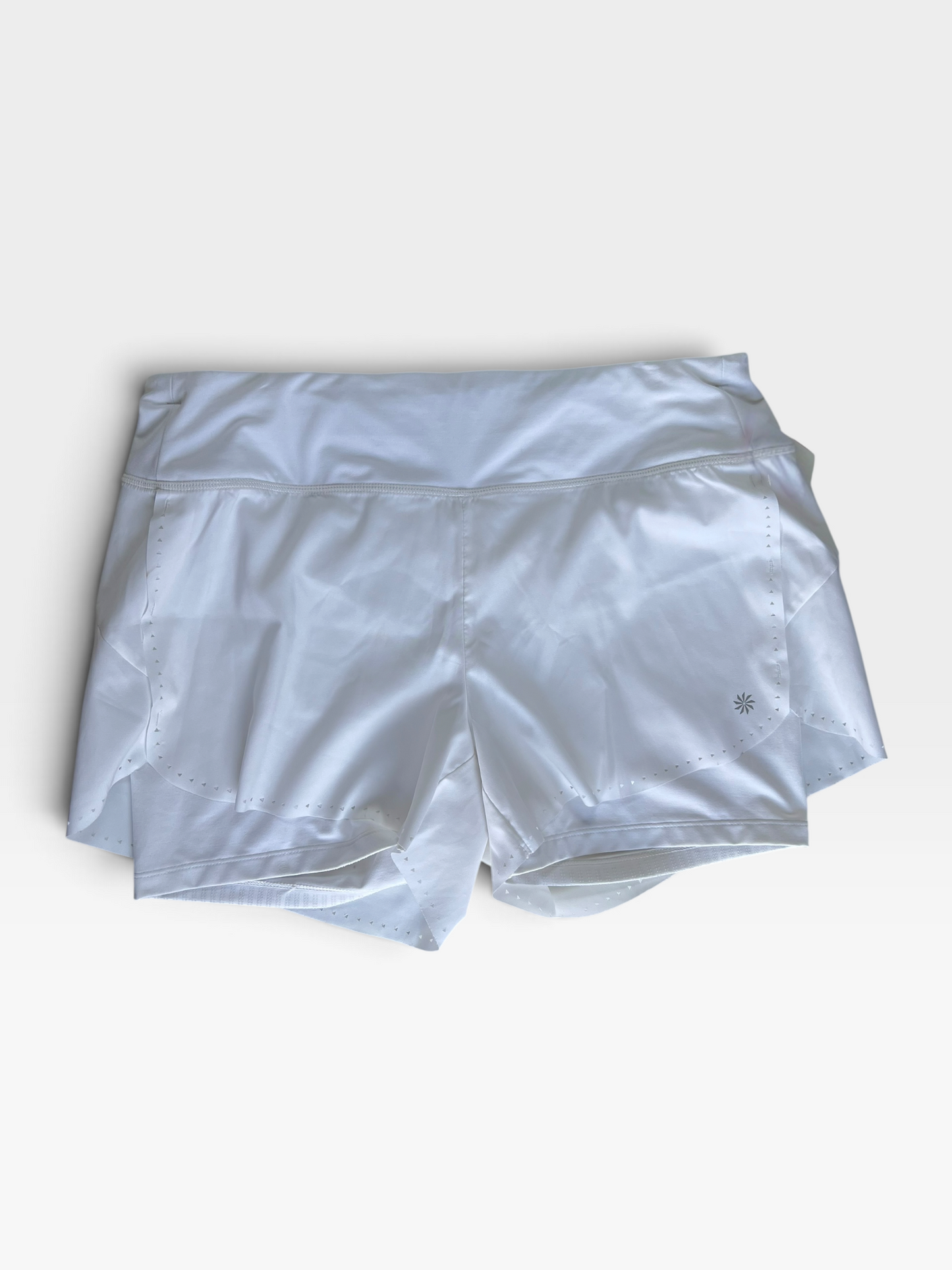 WHITE ATHLETA SHORTS M