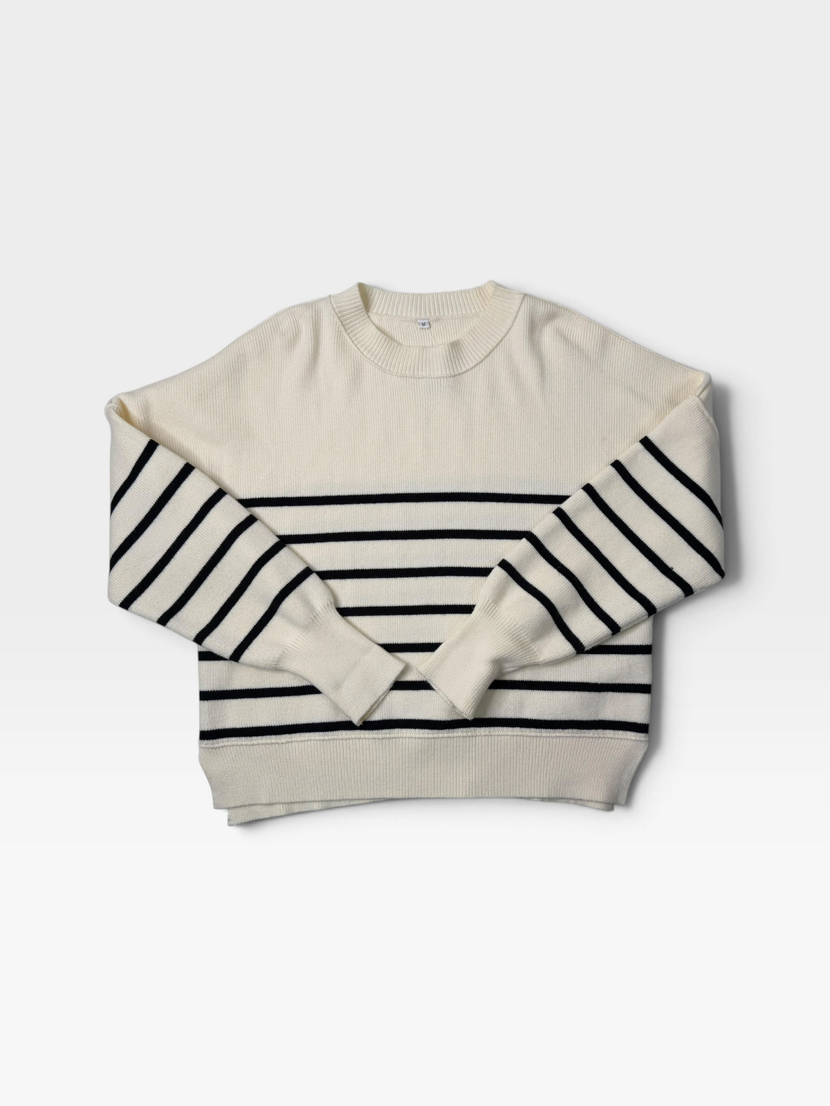 WHITE / BLACK STRIPED SWEATER M