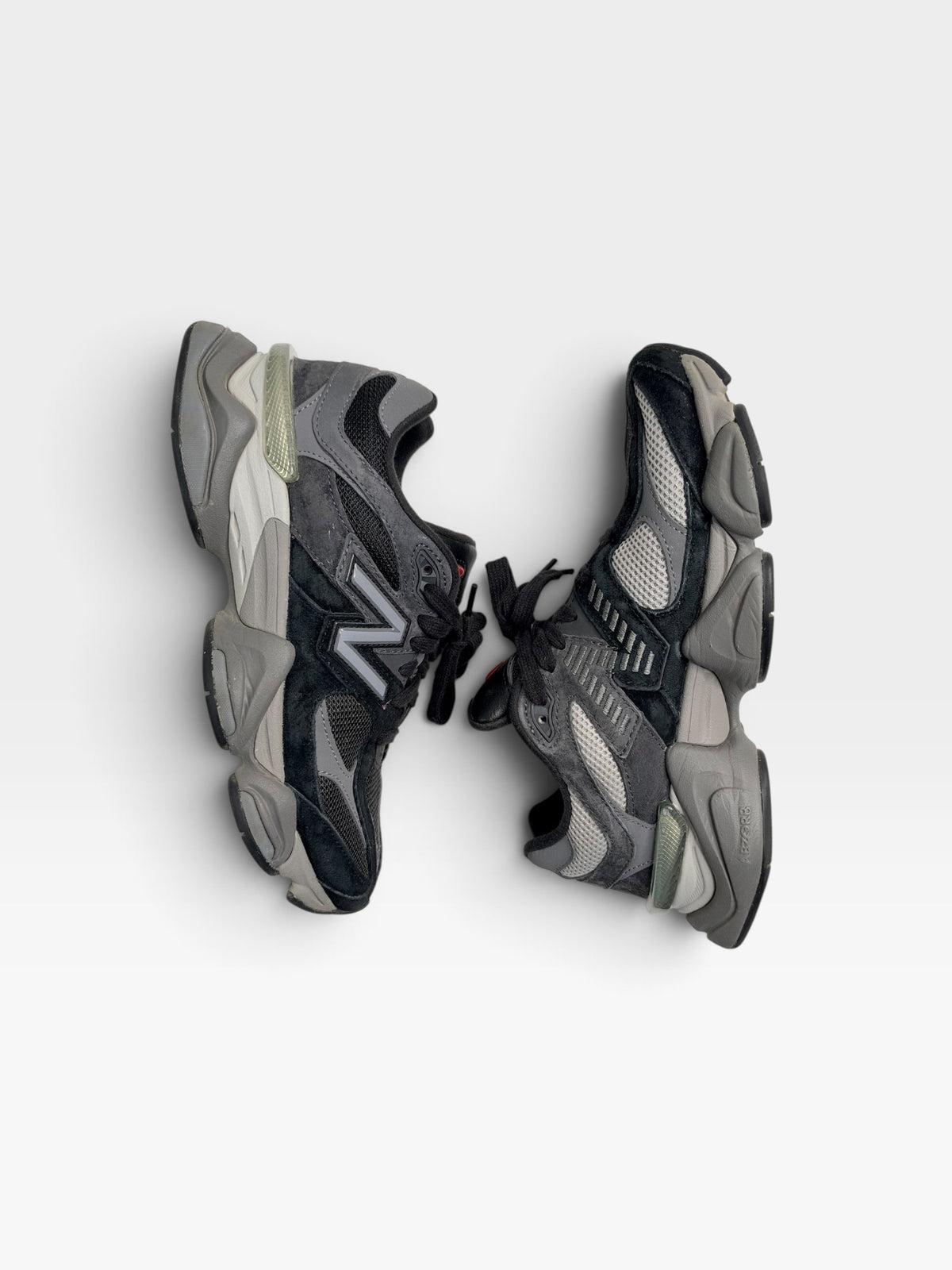 BLACK/GREY NEW BALANCE SHOES 7.5