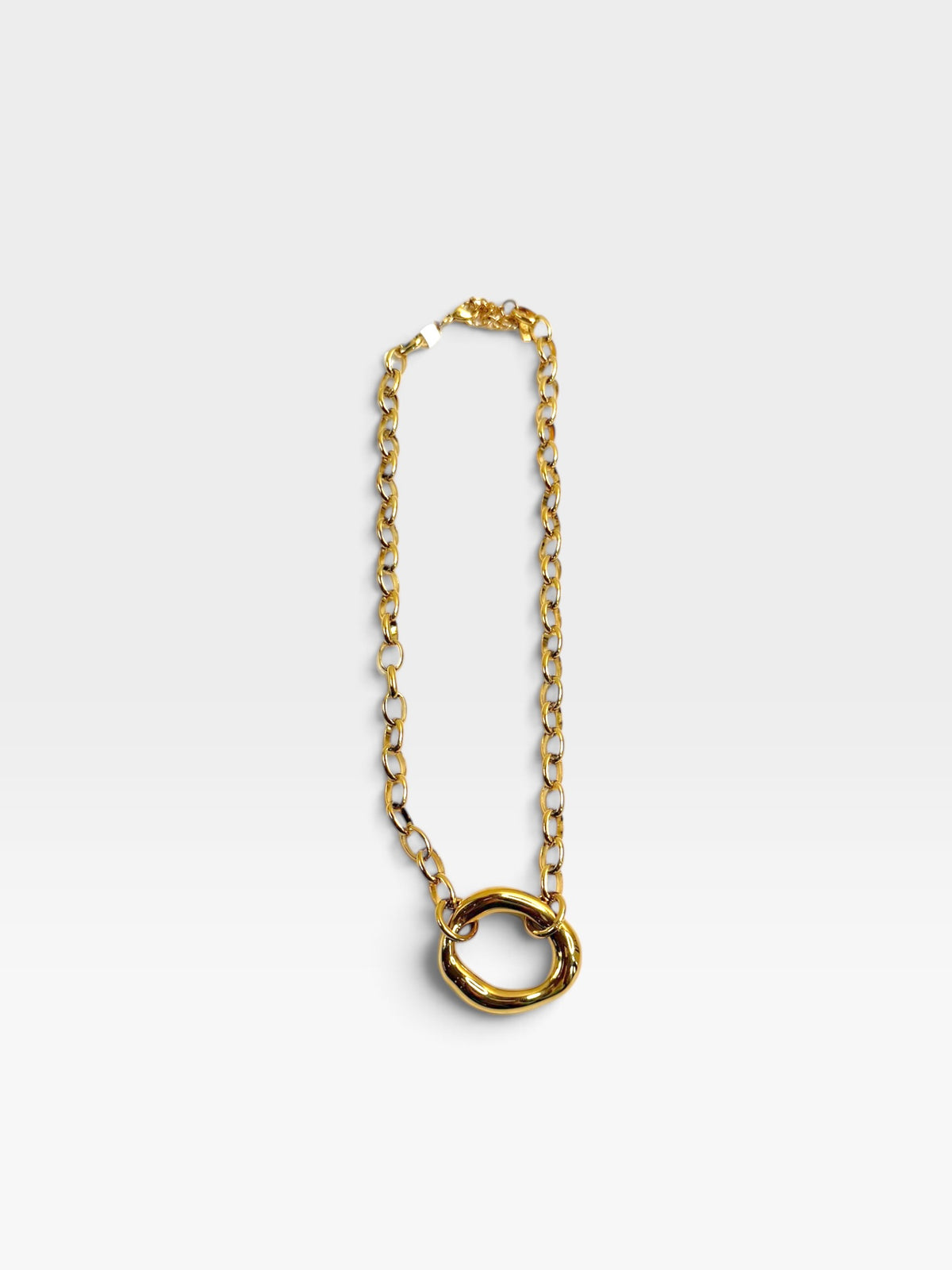 GOLD STAINLESS STEEL OVAL PENDANT CHAIN NECKLACE