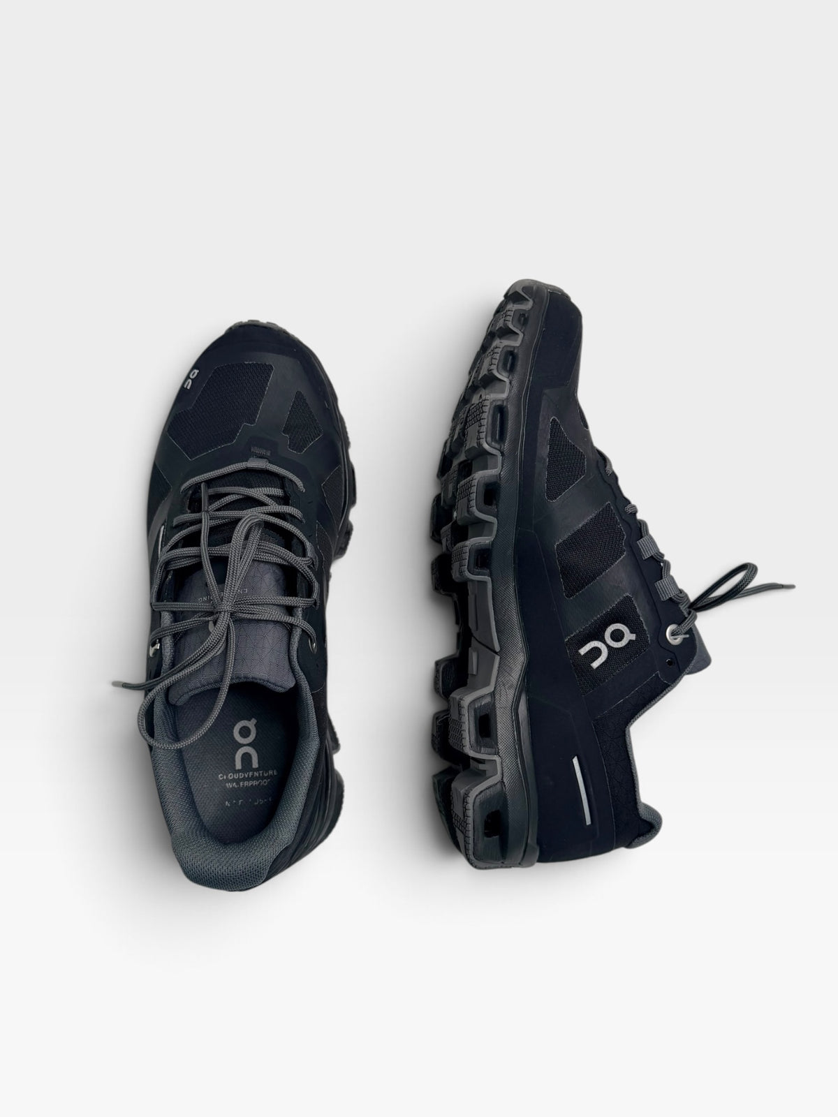 BLACK ONCLOUD WATERPROOF SNEAKERS 7.5