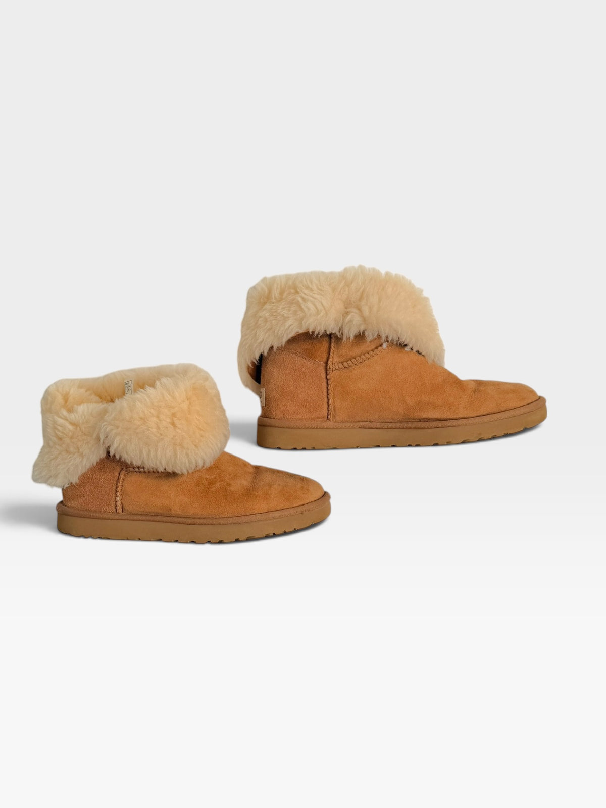 UGG BAILEY BUTTON BOOTS (ORG. $170) 10