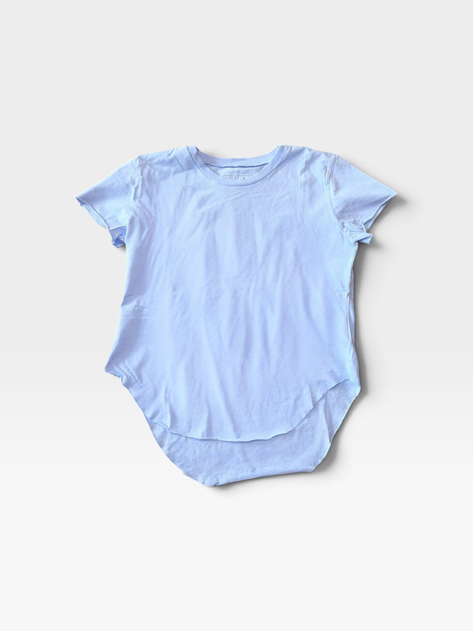TheConsignmentBar Frank & Eileen light blue Theo tee with a curved high-low hem in a soft cotton fabric.