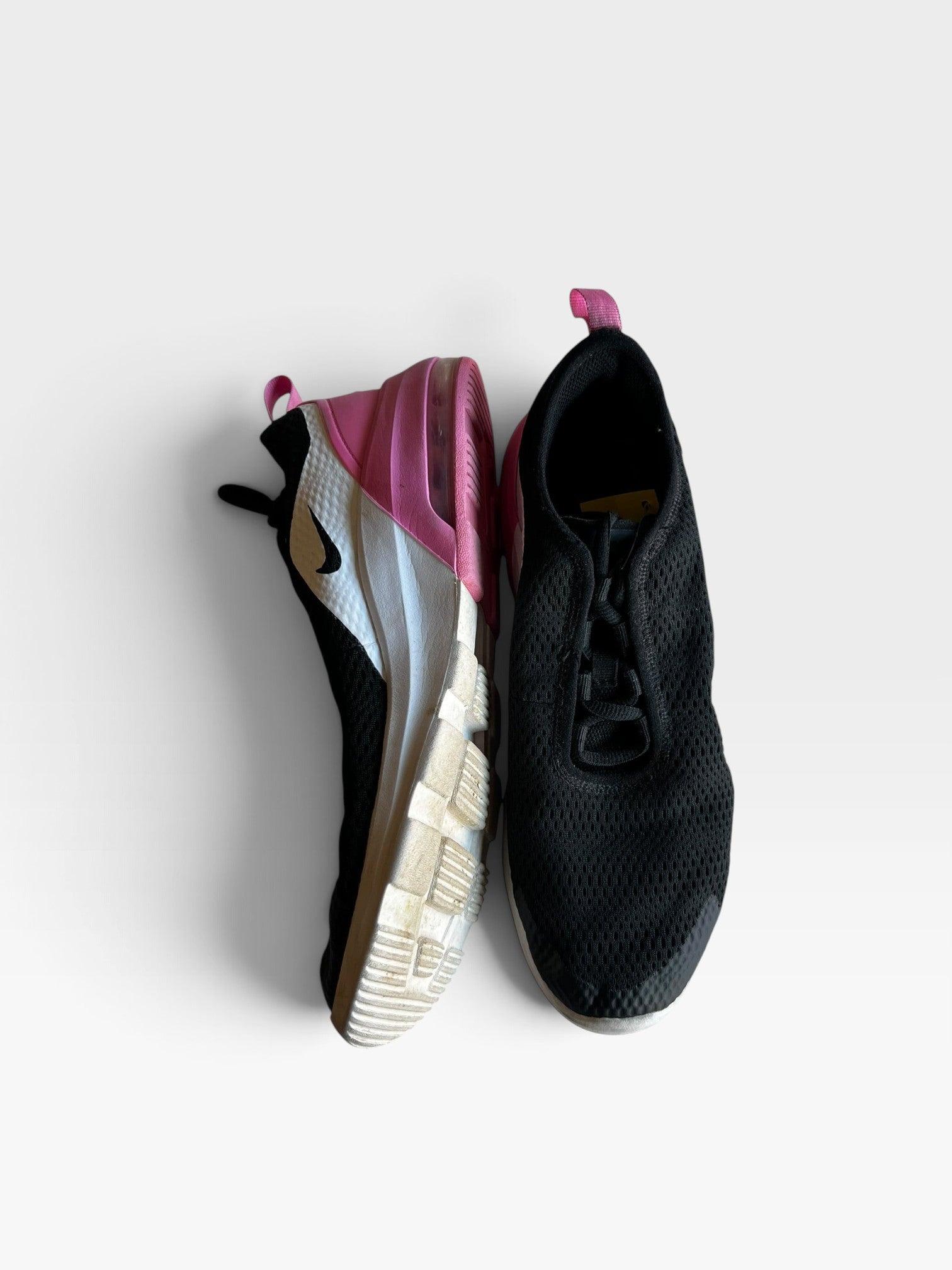 TheConsignmentBar Nike black and pink athletic sneakers with mesh upper and cushioned sole, size youth 7 or women 8.5