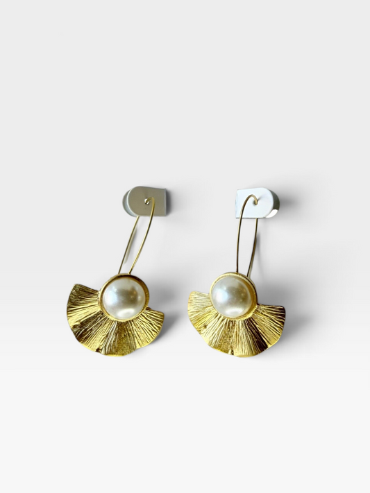 TheConsignmentBar VICTUE Virtue pearl earrings featuring a gold fan-shaped textured metal design with a central pearl.